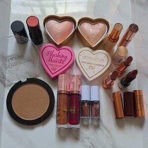 Revolution Beauty Lot (Blush-Bronzer-Lipstick-Lip Gloss-Concealer)